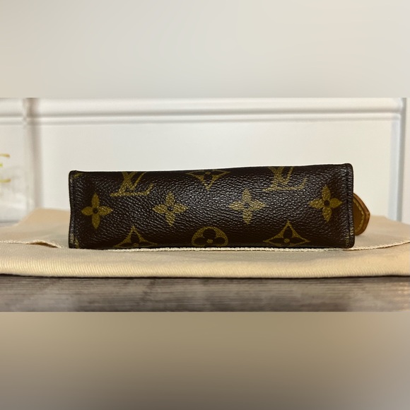 Louis Vuitton Monogram Poche Toilette 15 Cosmetic Pouch - Picture 7 of 10
